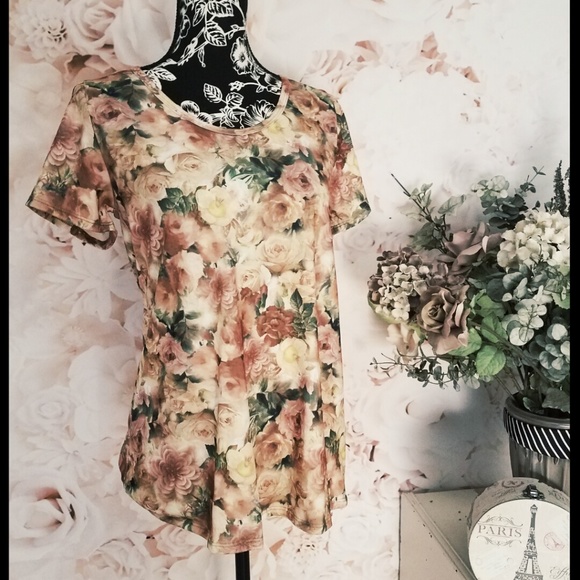 XXS LuLaRoe Classic T !!!UNICORN VINTAGE ROSES!!!! - Picture 1 of 1
